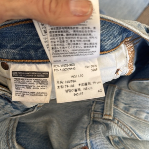 Distressed Levi’s 501 faded blue denim jeans size 31 - Picture 10 of 15